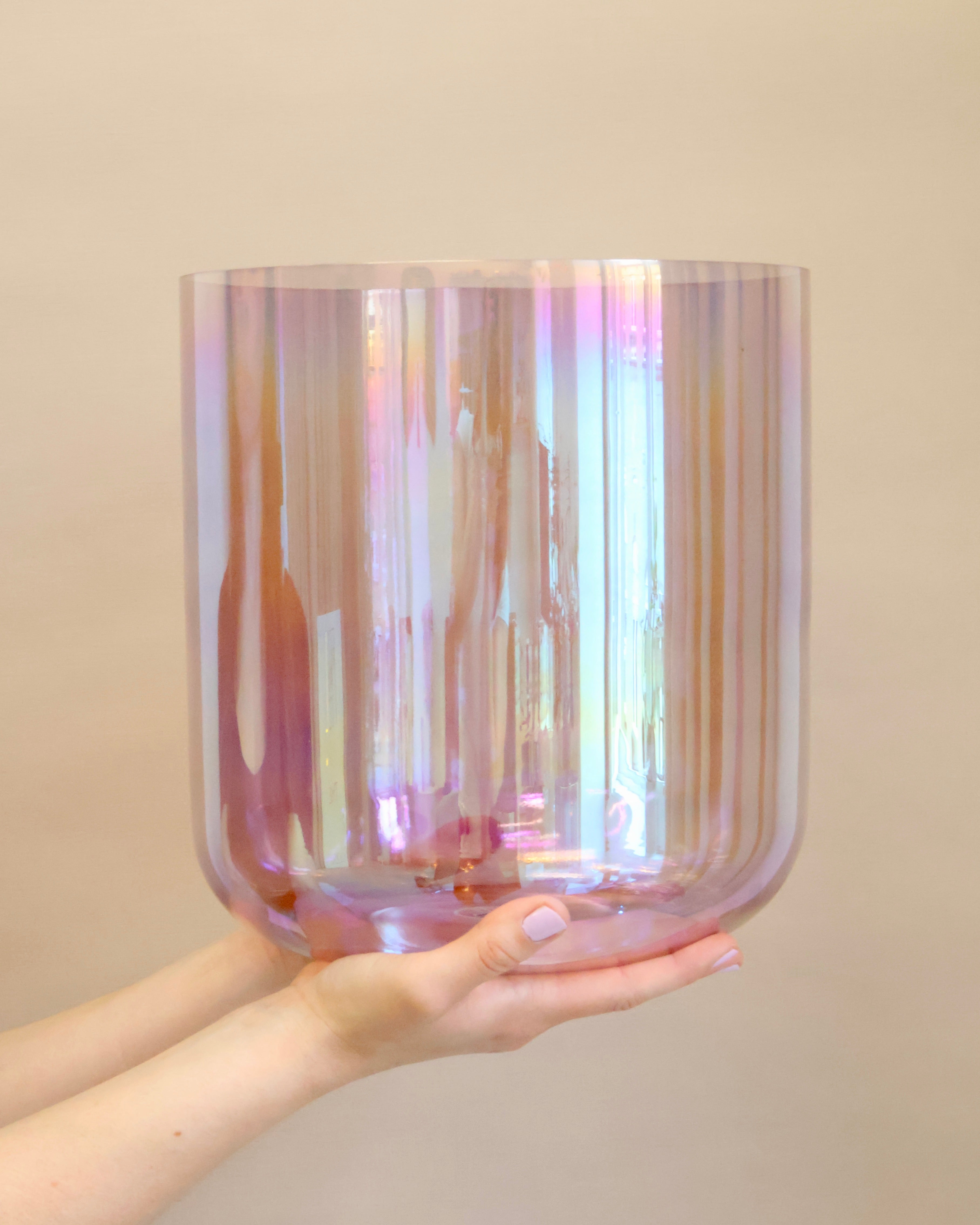 Kristallklangschale Aria von Senti Bowls in Light Berry