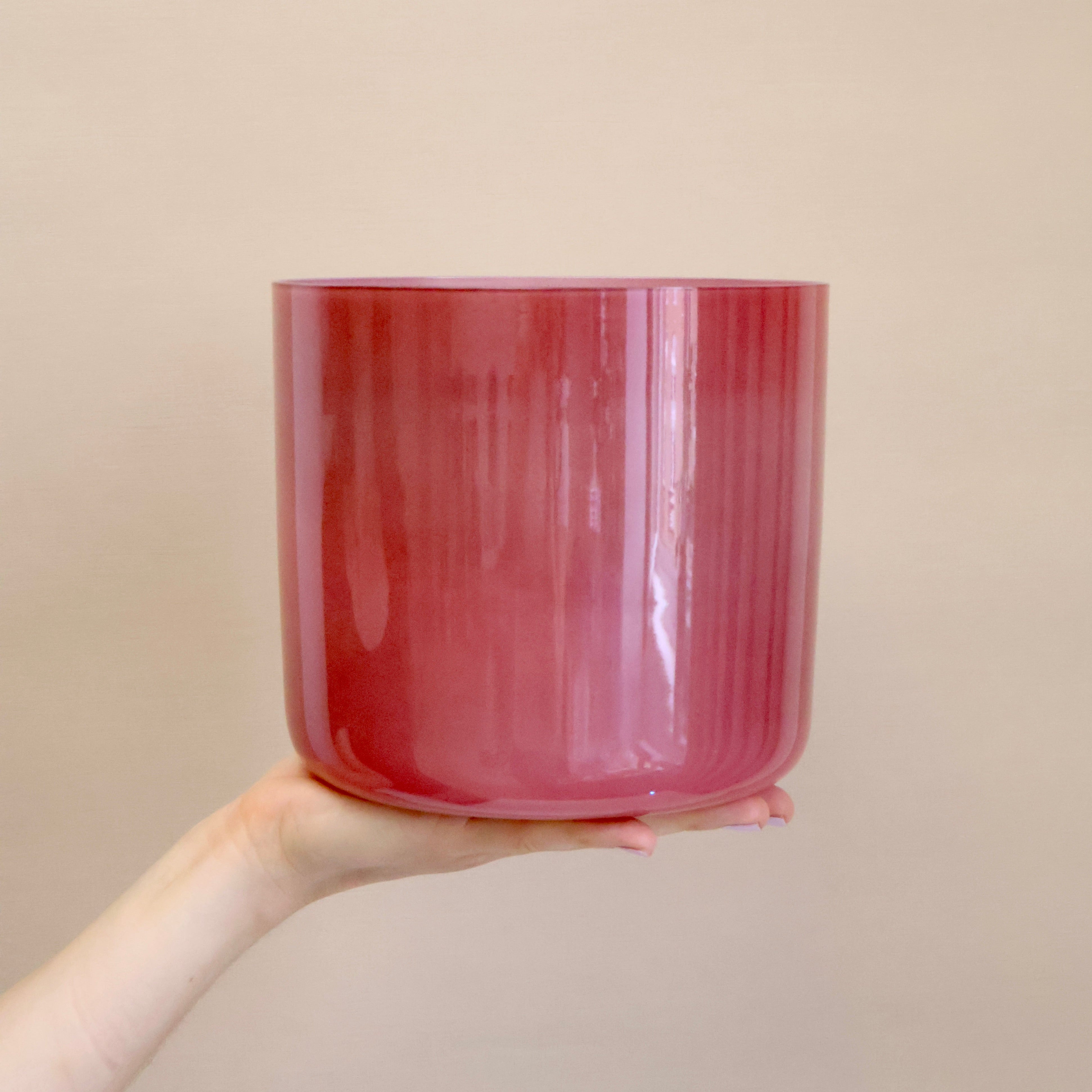 Senti Bowls Kristallklangschale Nio für Sound Meditation im wunderschönen rot-Ton A