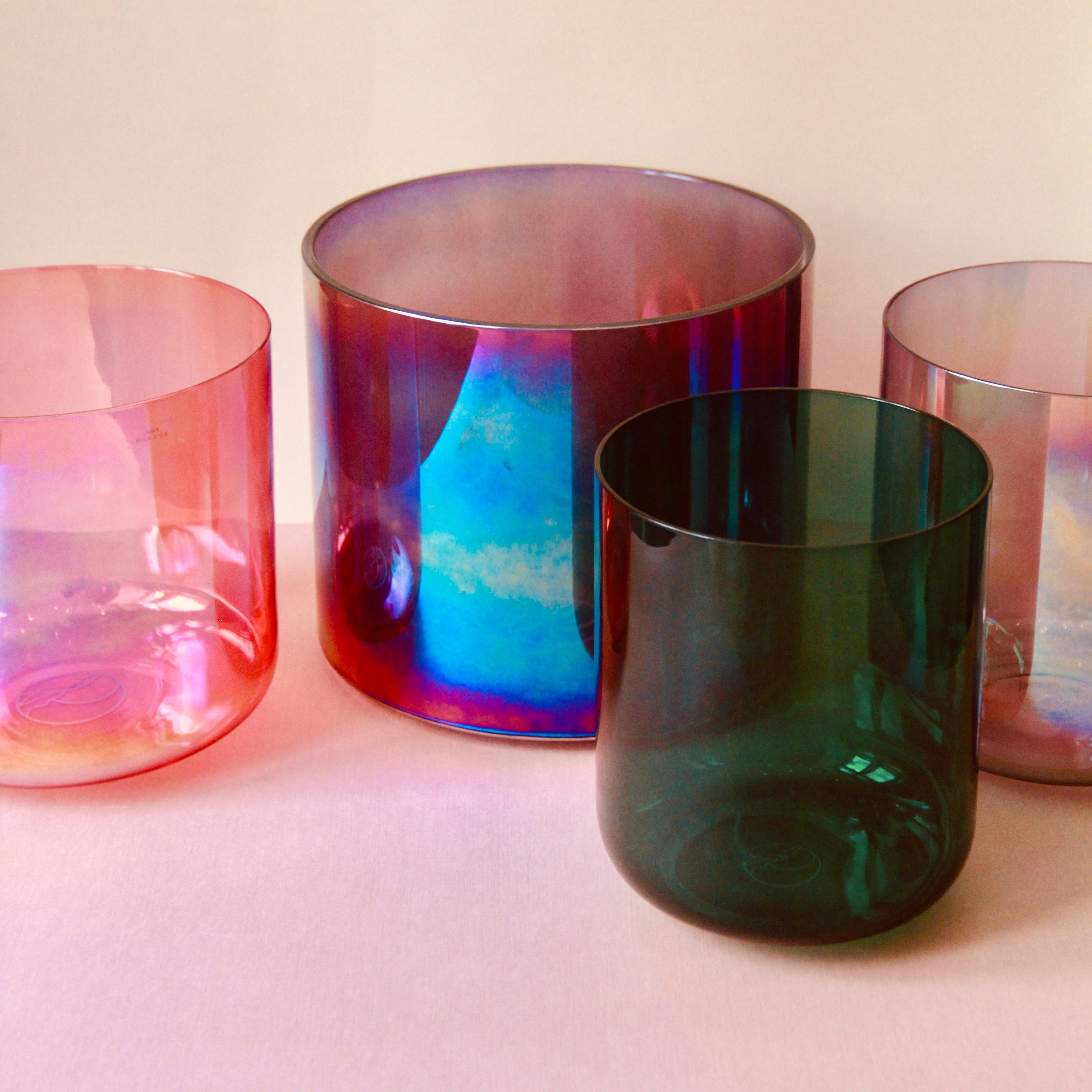 Harmonisiertes Kristalllkangschalen Set von Senti Bowls. Spielt Dur und Mol + binauralen Beat