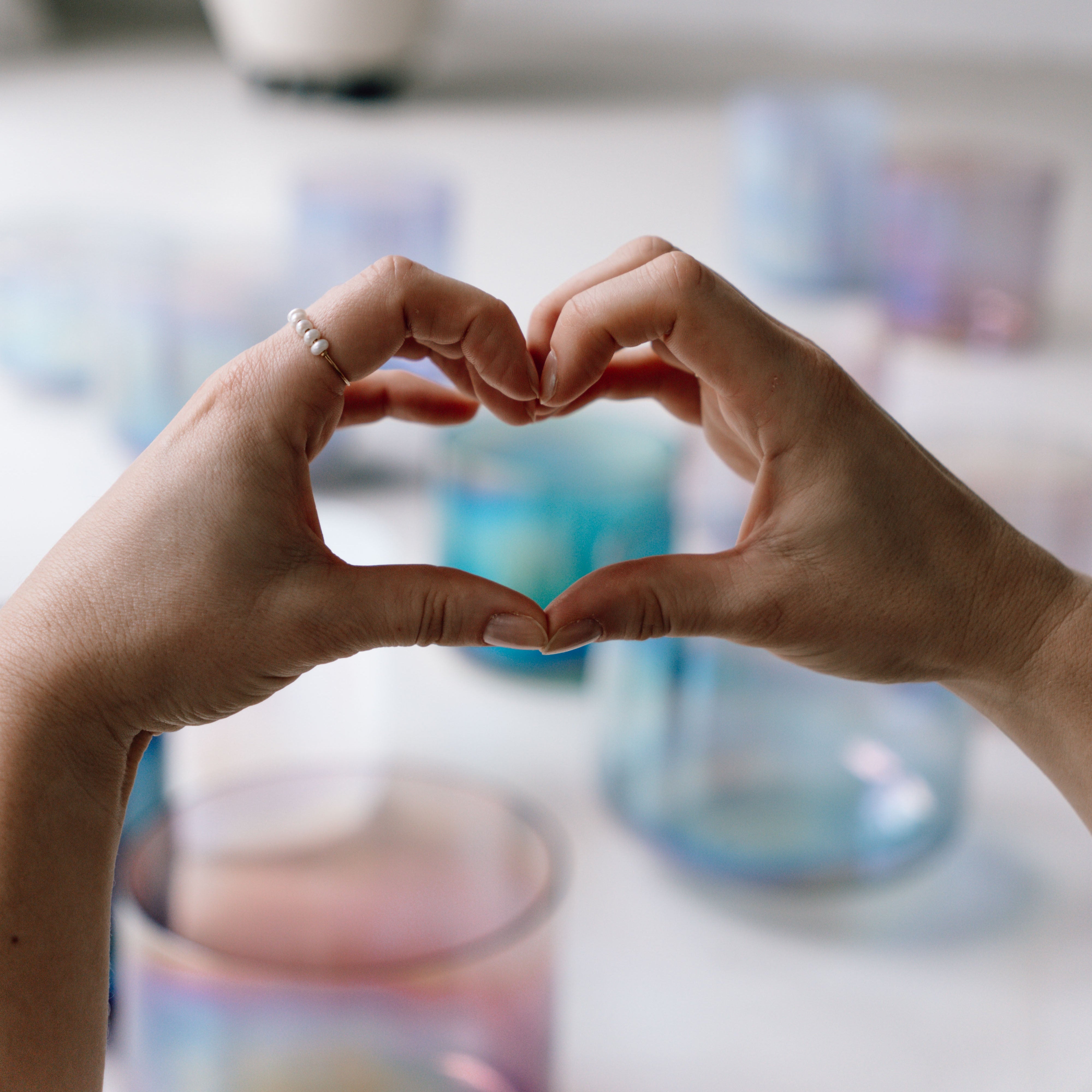 Senti Bowls sind klare Kristallklangschalen mit einer Community und ausgebildeten Sound Practionern.