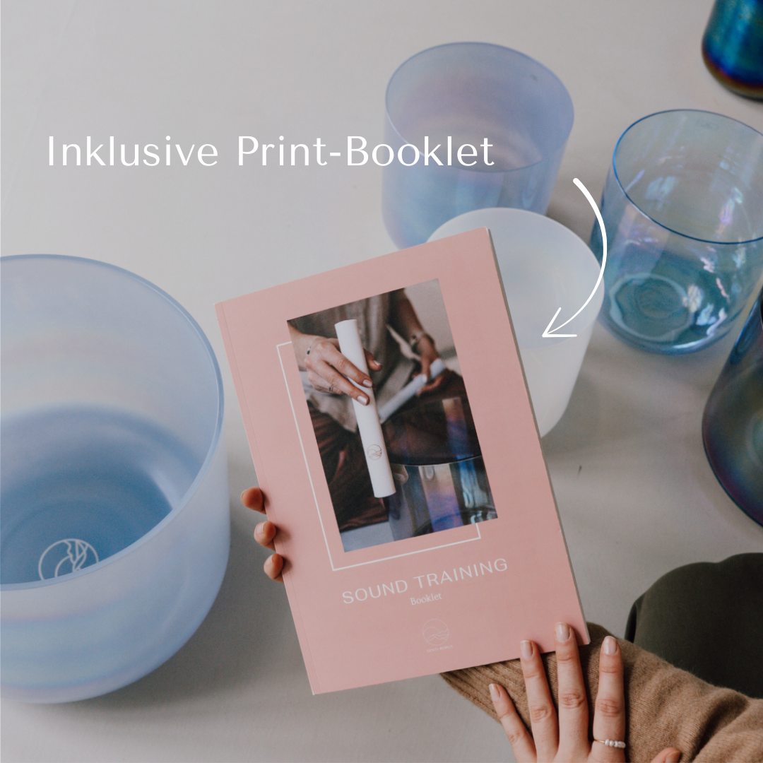 Das wunderschöne Print-Booklet des Senti Sound Practitioner Trainings. Das beste Training für alle, die Sound Meditation mit Kristallklangschalen erlernen möchten.