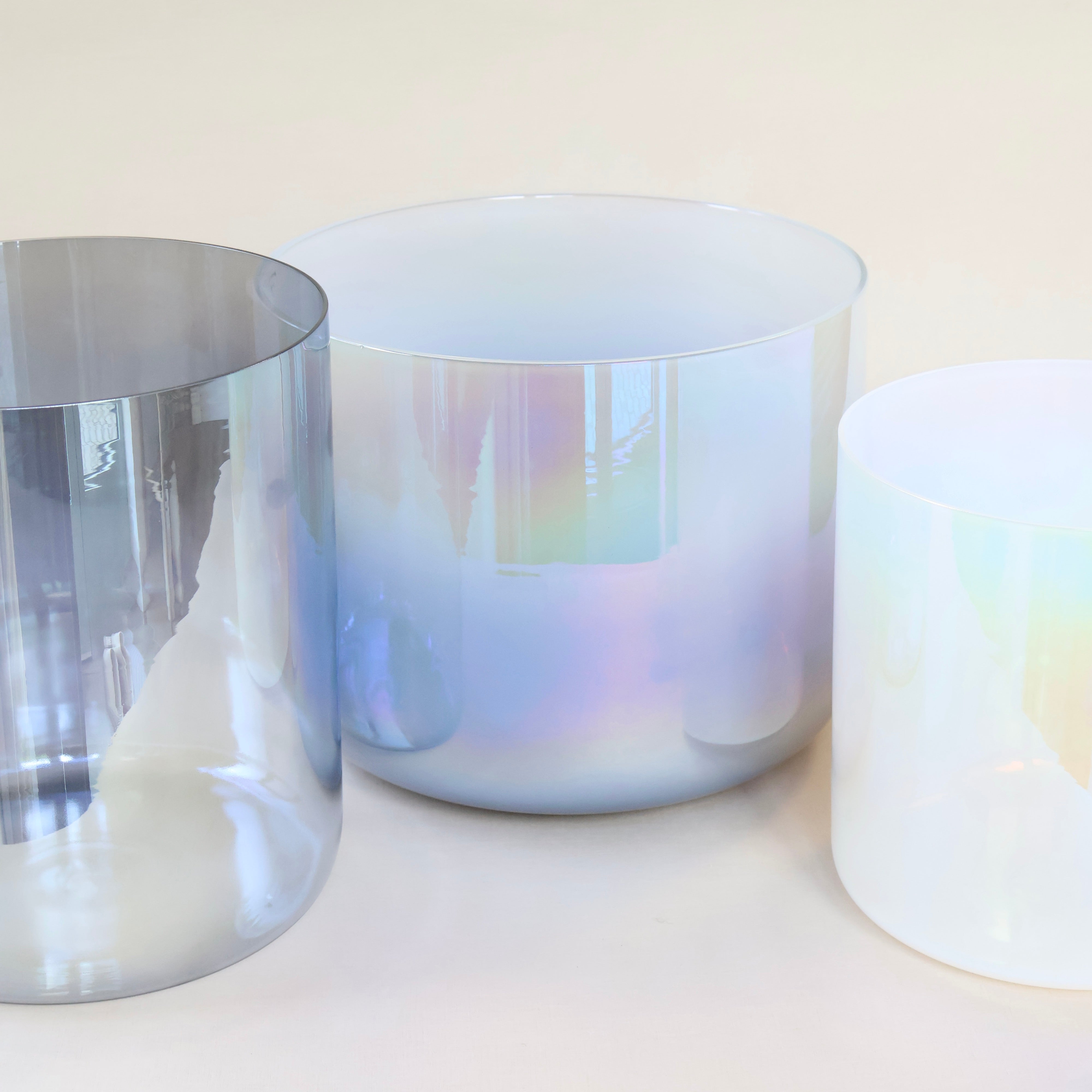 Senti Bowls Set – abgestimmte Kristallklangschalen aus reinem Quarz für Yogastudios, Retreats und Corporate Wellness.