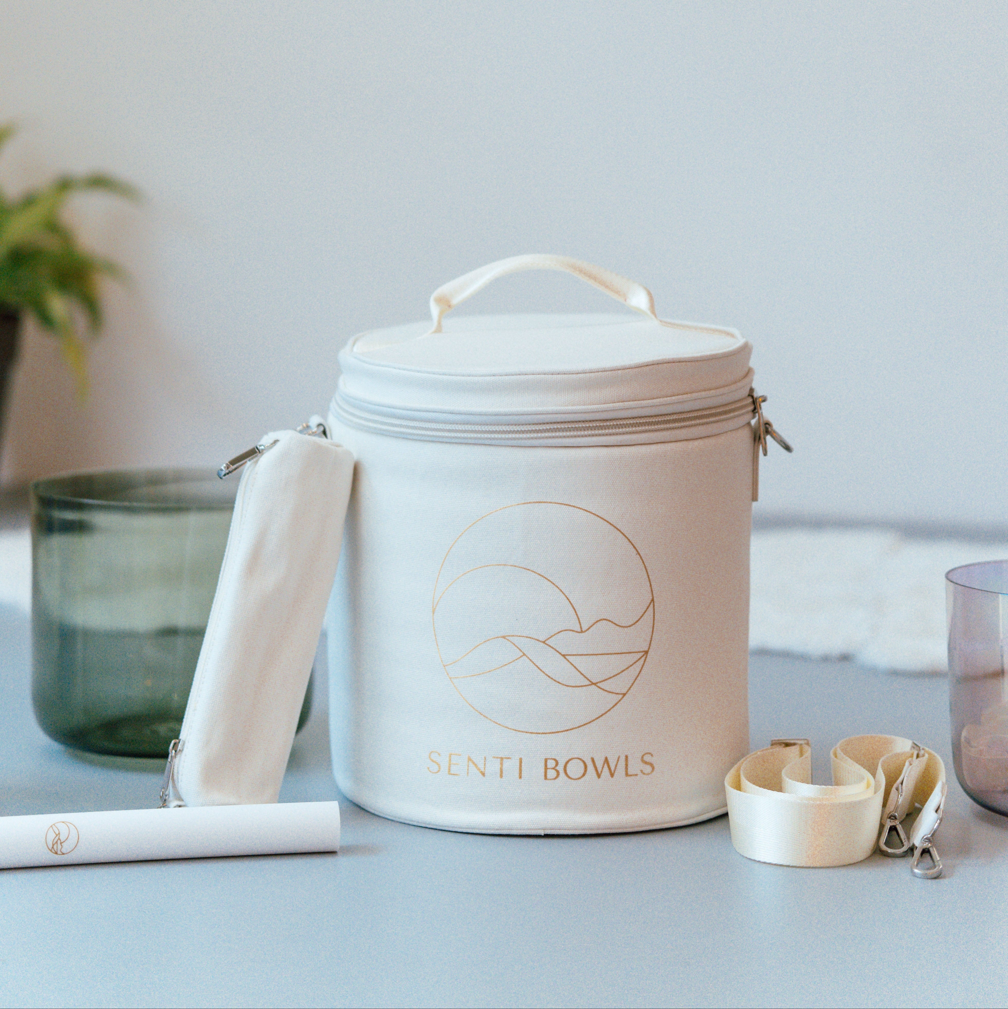 Kristallklangschalen-Set von Senti – ideal für dein eigenes Soundbath
Senti Bowl aus Quarz – eine wunderschöne Klangschale für Körper, Geist und Raum - mit wunderschönem Zugbeör inklusive Tasche für Kristallklangschalen