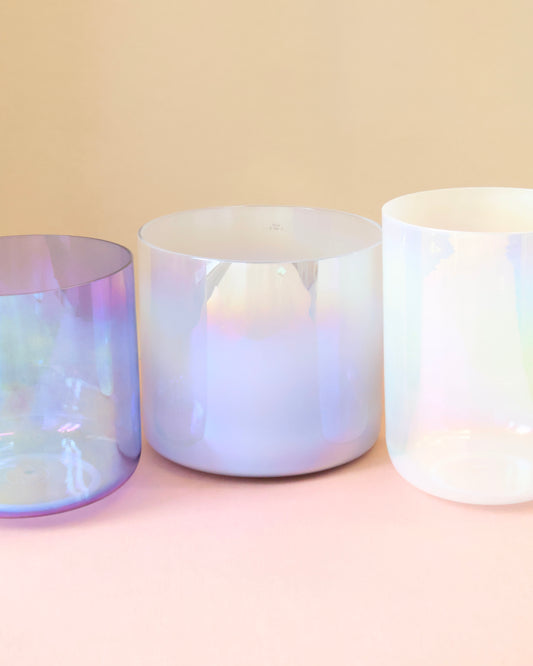 Das perfekte Anfänger Set für Sound Meditationen. Das harmonisierte Kristallklangschalen Set Clarity von Senti Bowls ist perfekt für die private Nutzung und für Yoga Lehrerinnen.