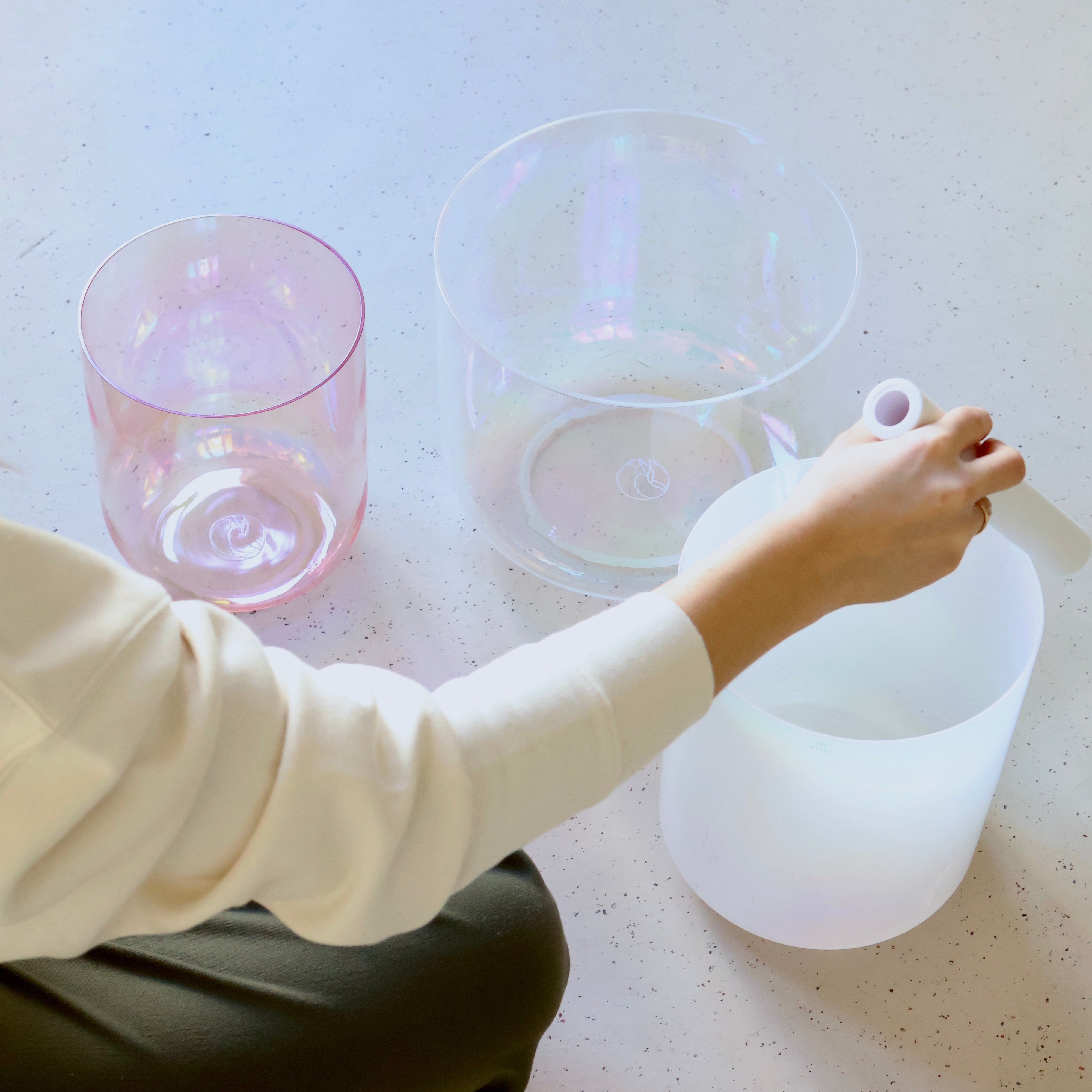 Handgefertigte Senti Bowls Kristallklangschalen-Set für Sound Meditation, mit wunderschönem Klang aus Quarzkristall. 
