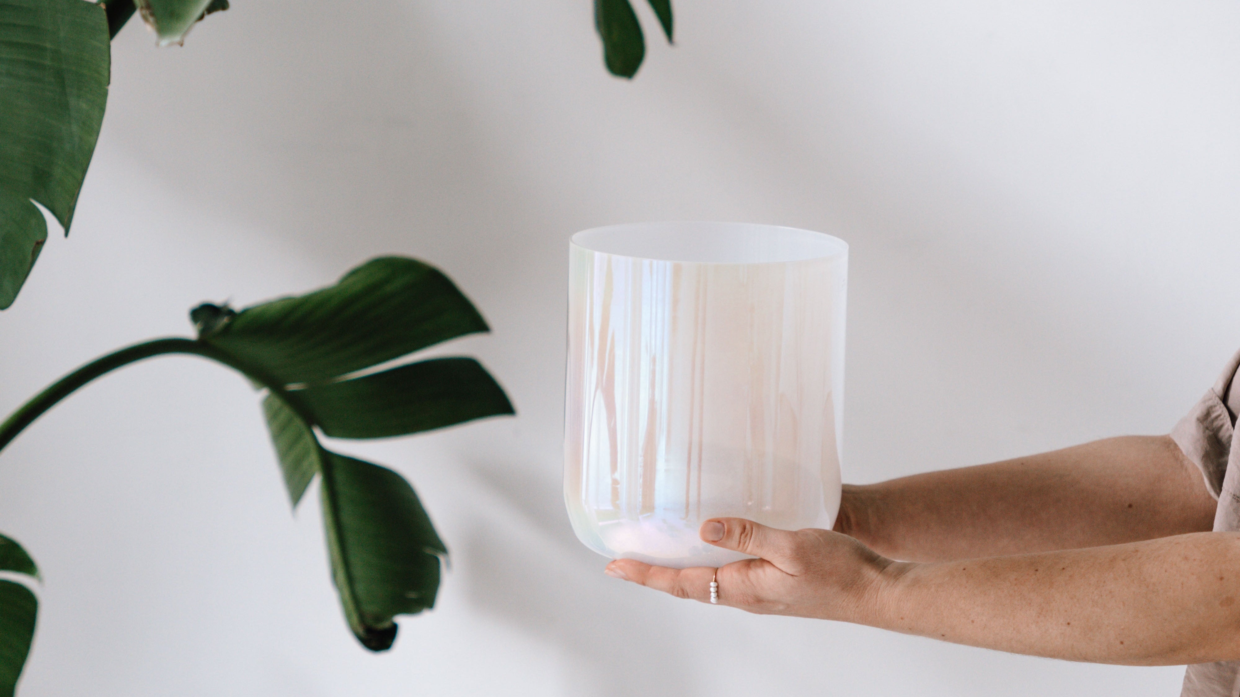 Kristallklangschale in 432 Hz – perfekte Frequenz für deine Sound Meditation
Crystal Singing Bowl von Senti Bowls – handgefertigt und bereit für dein nächstes Soundbath