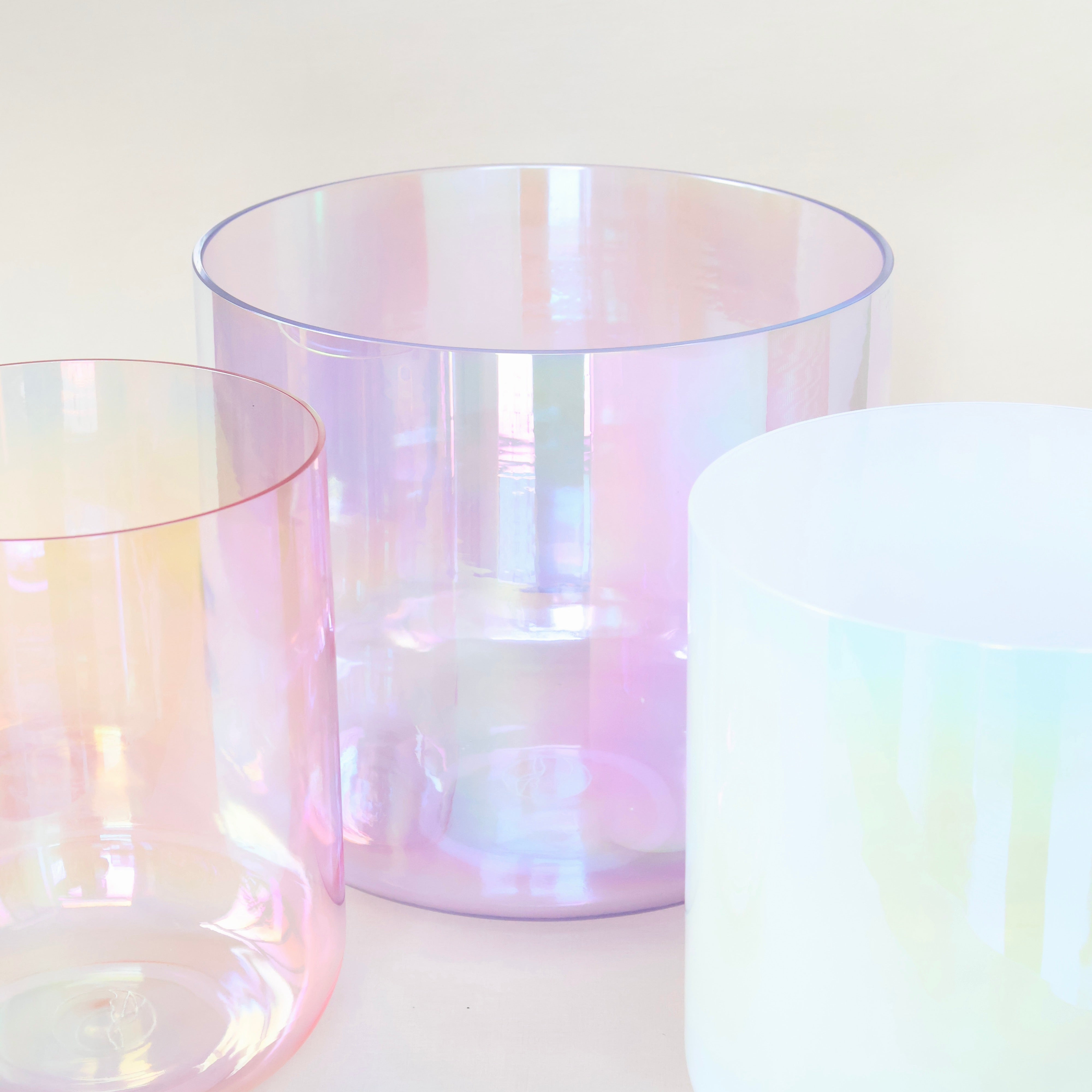 Unser Flora-Set in purple: Handgefertigte Senti Bowls Kristallklangschalen-Set für Sound Meditation, mit wunderschönem Klang aus Quarzkristall. 