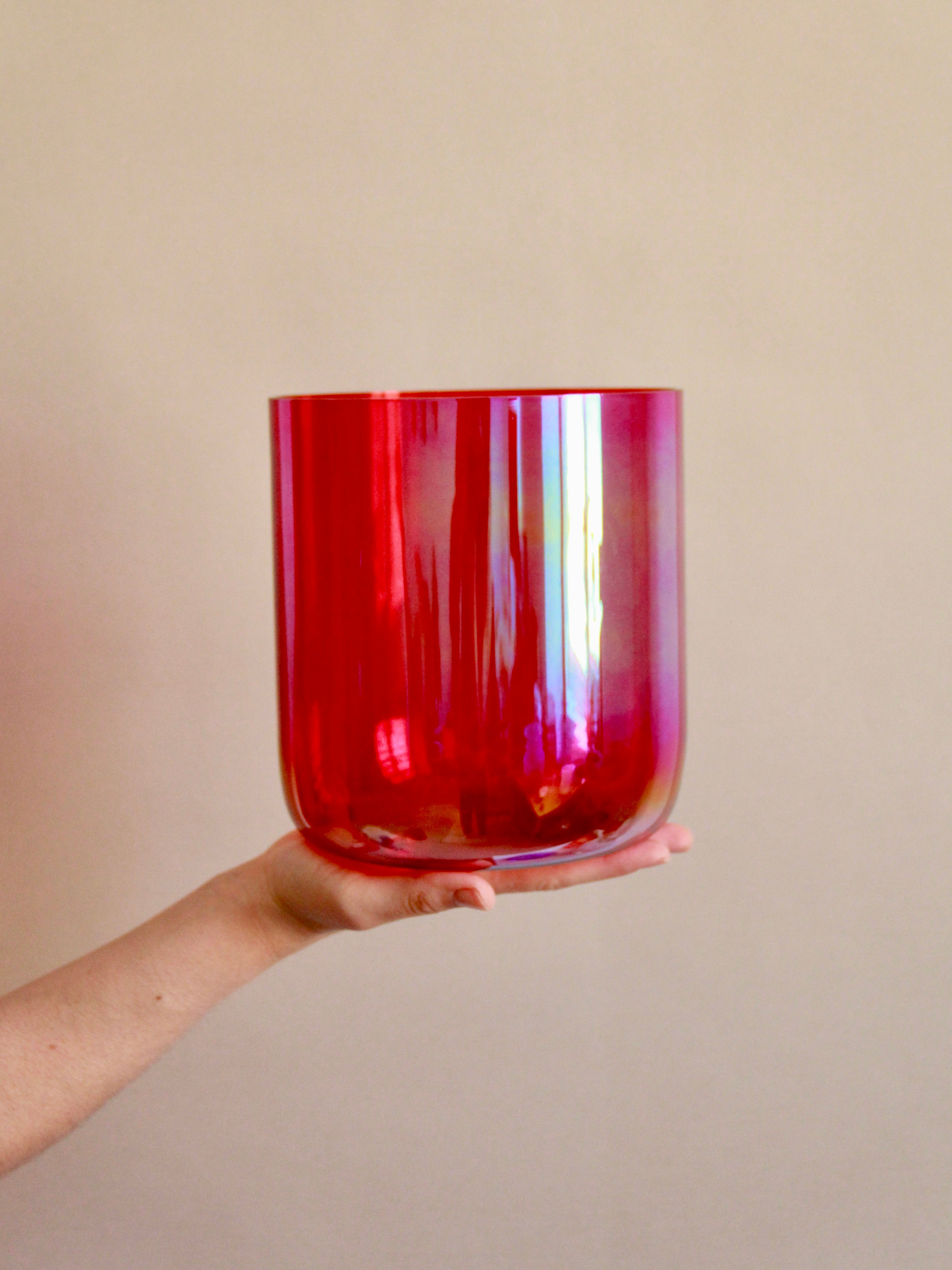 Kristallklangschale Yua von Senti Bowls in Red für Sound Meditationen