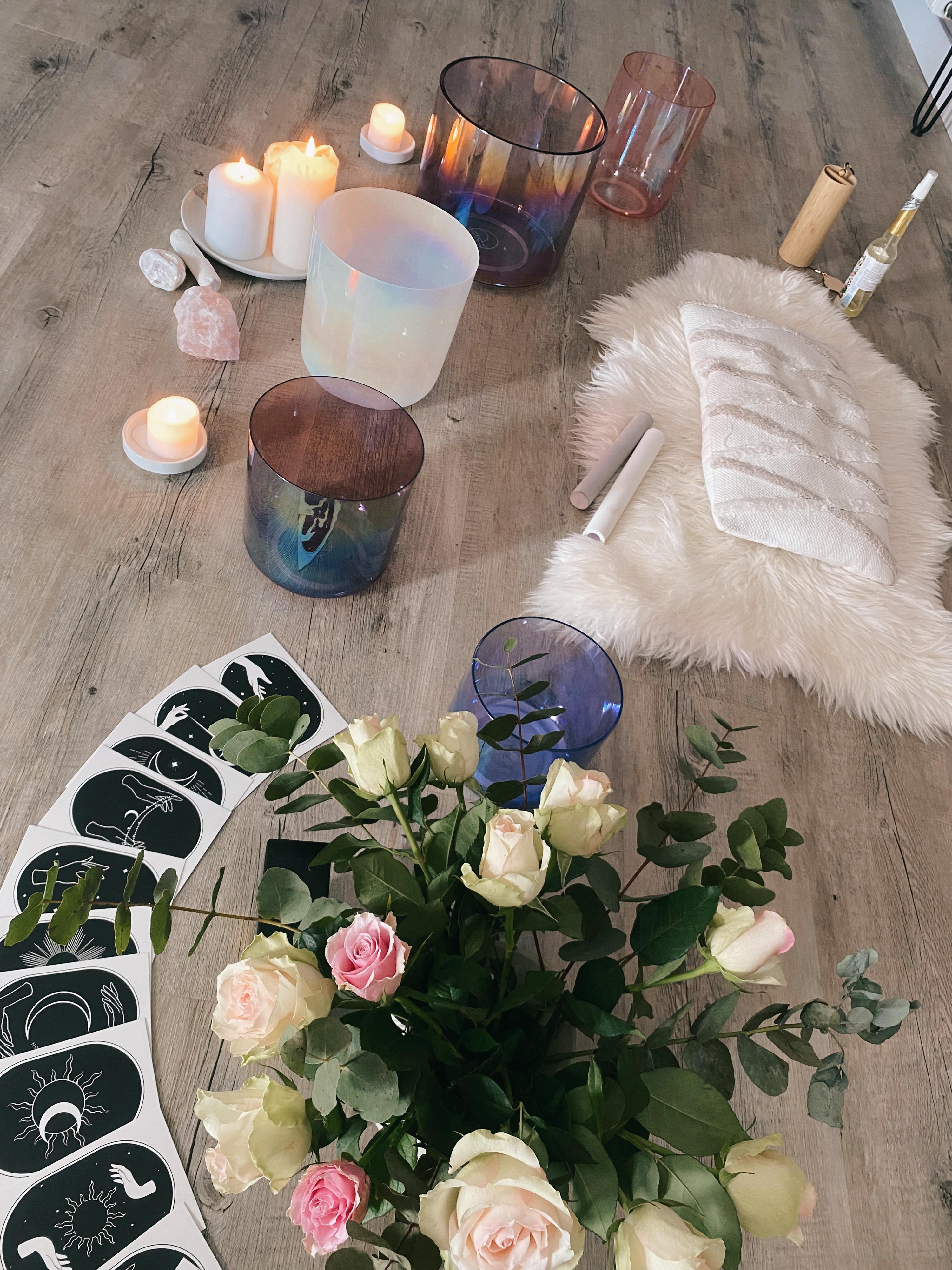 Ein Set Senti Bowls bei einer Sound Meditation in Hamburg von Mascha, Senti Sound Practitioner