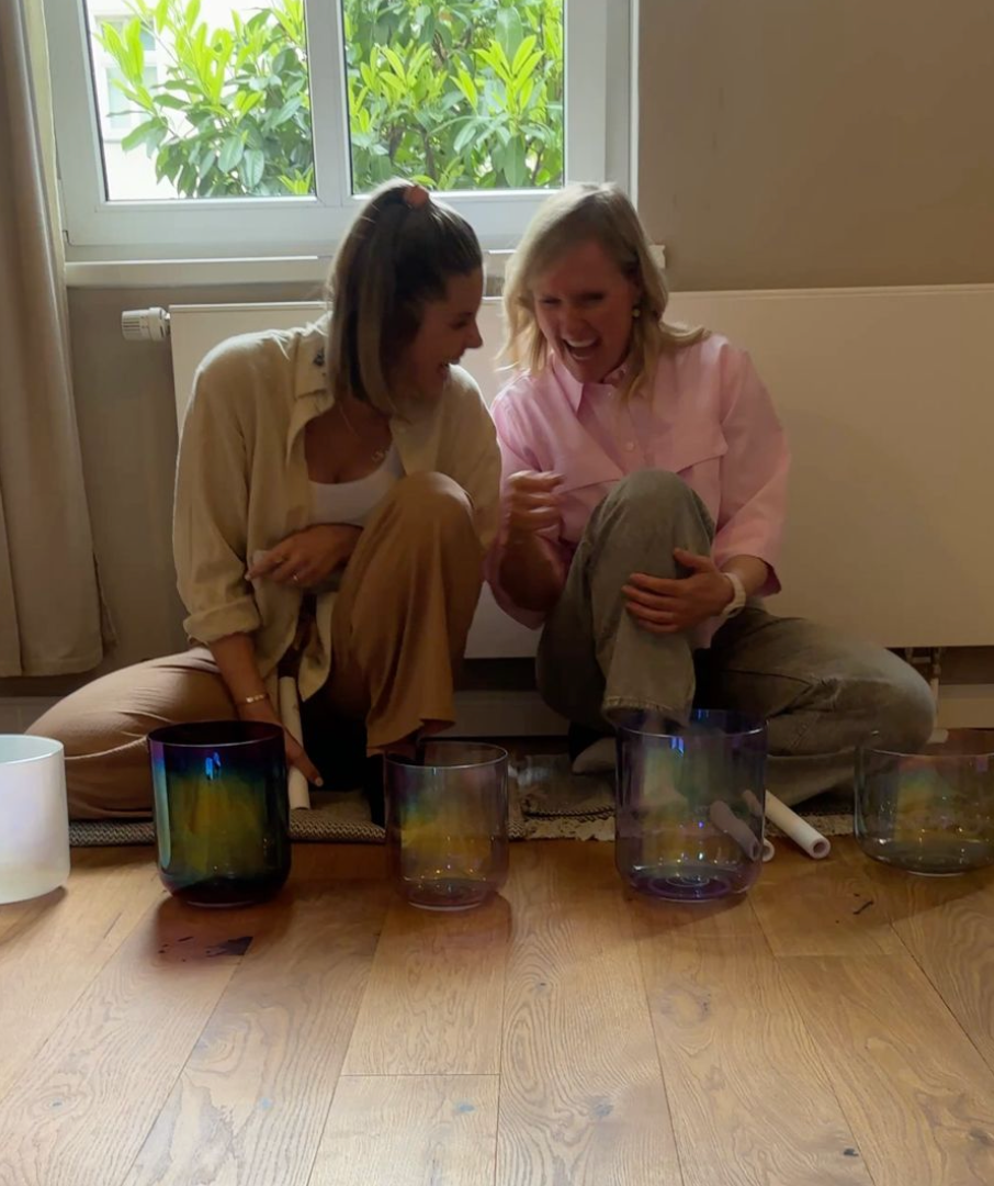 Katrin und Mascha, Senti Sound Practitioner beim Advanced Training